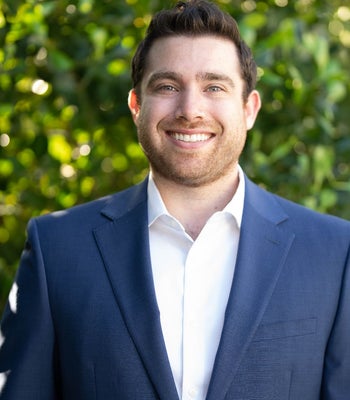 Portrait of Austin Frieder, Real Estate Advisor.