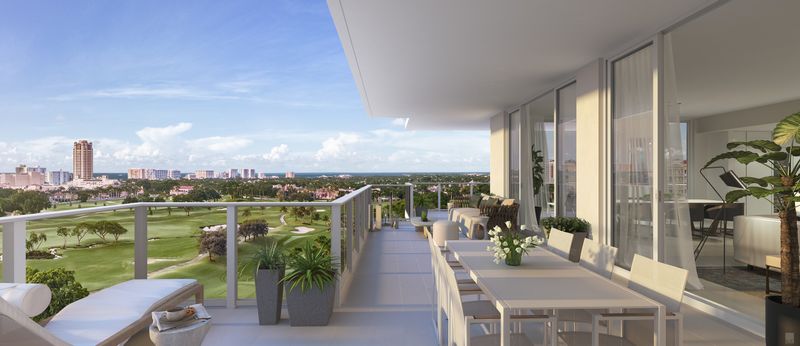 Alina Residences Boca raton - terrace and balcony with golf course views