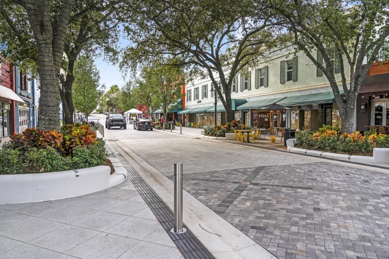 Downtown West Palm Beach Clematis Street Shopping