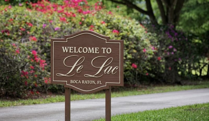 Le Lac in Boca Raton, Florida - Sign