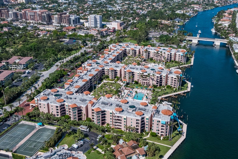 Mizner Court condos in Boca Raton, FL