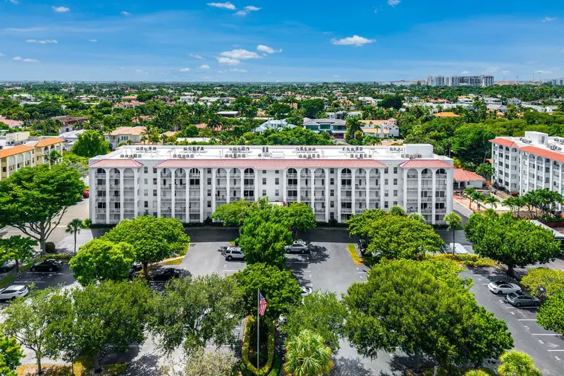 Aerial view showing the location of Tierra Del Mar Condos near the beach and Boca Raton Inlet